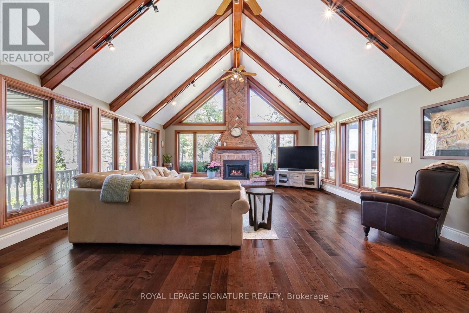 587 HILLCREST ROAD Image 15