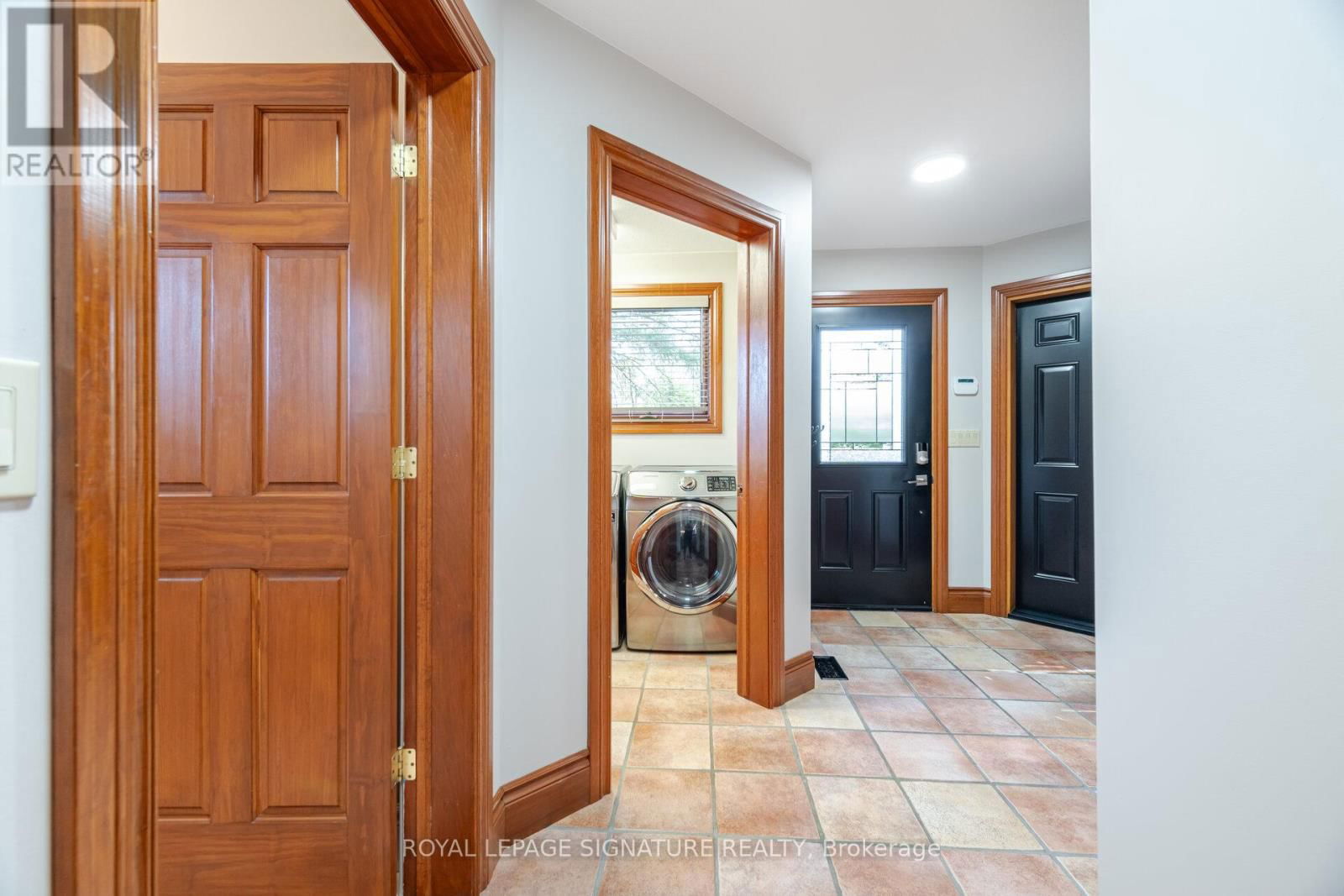 587 HILLCREST ROAD Image 20