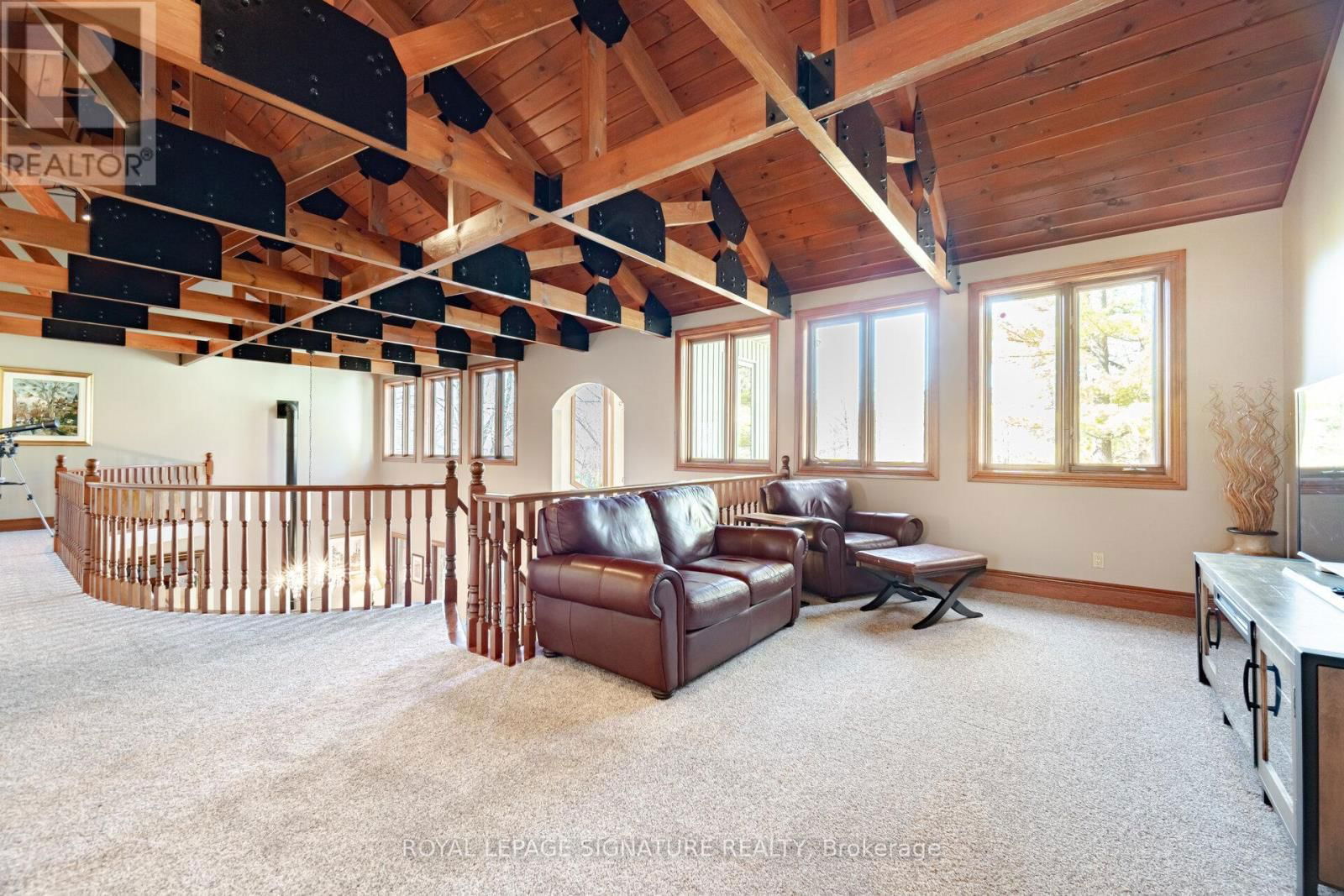 587 HILLCREST ROAD Image 25