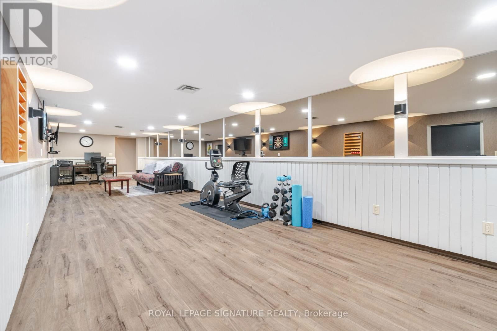 587 HILLCREST ROAD Image 31
