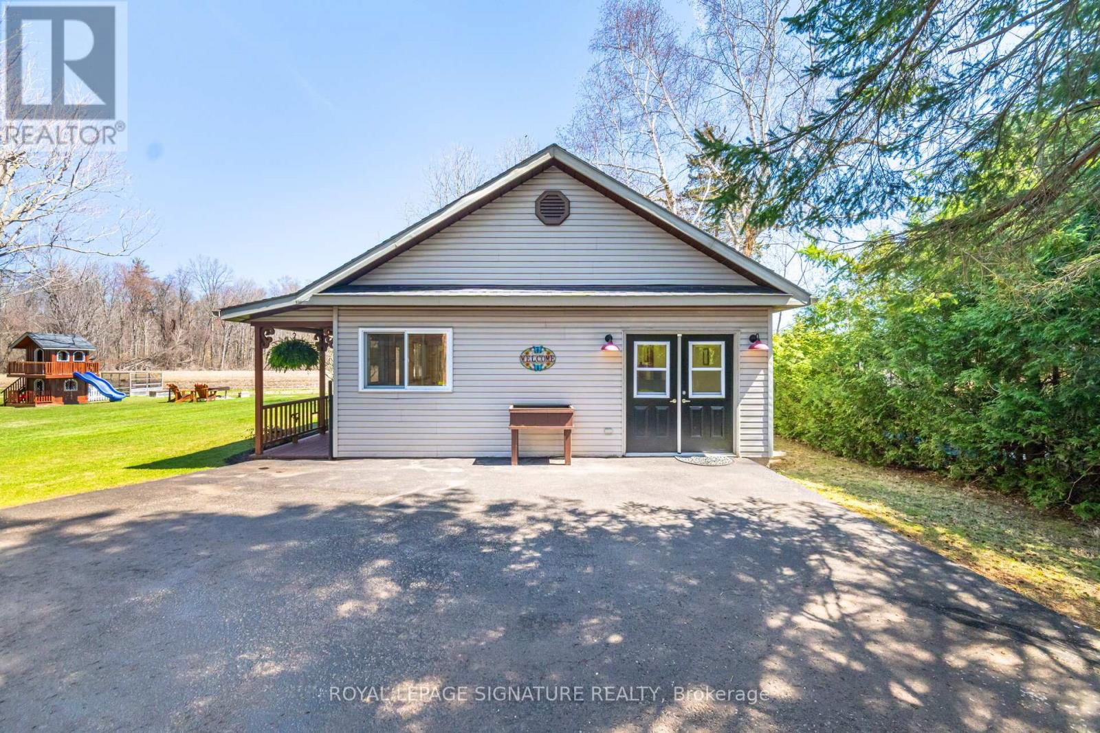 587 HILLCREST ROAD Image 42