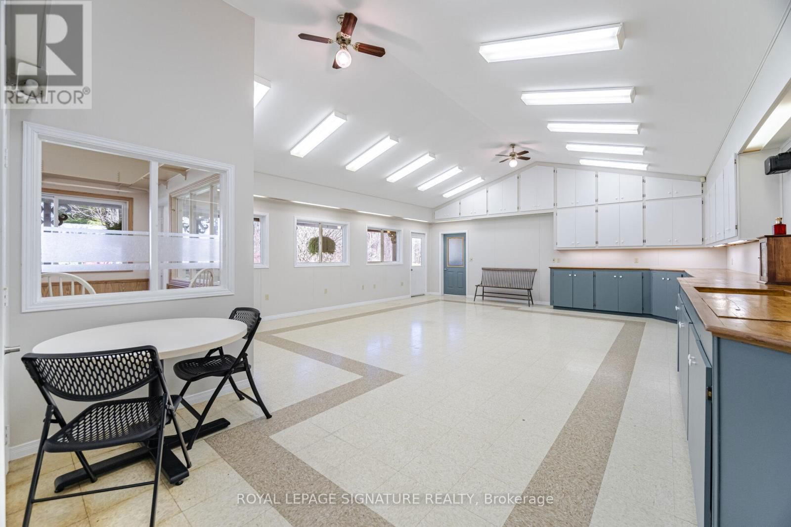 587 HILLCREST ROAD Image 45