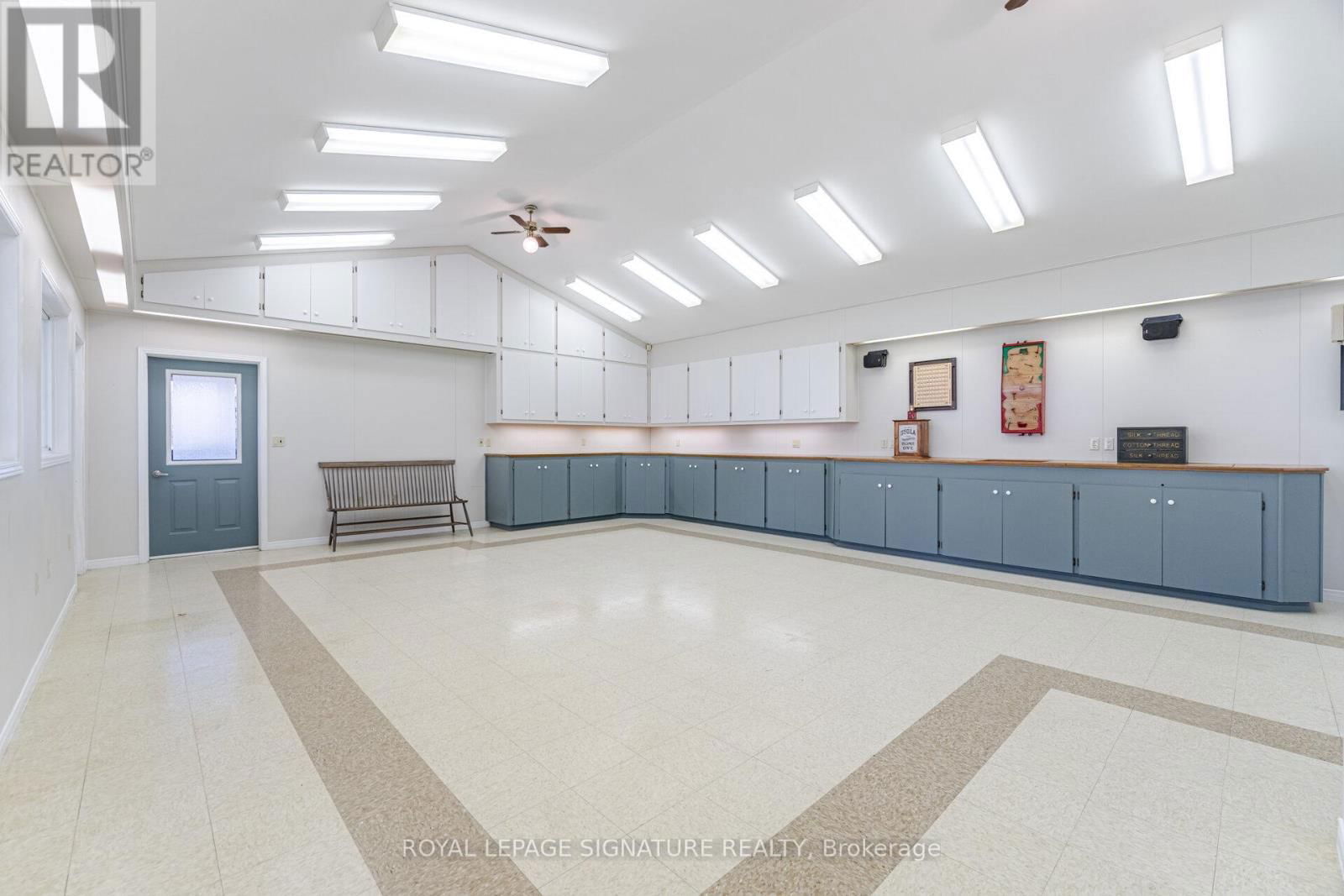 587 HILLCREST ROAD Image 46