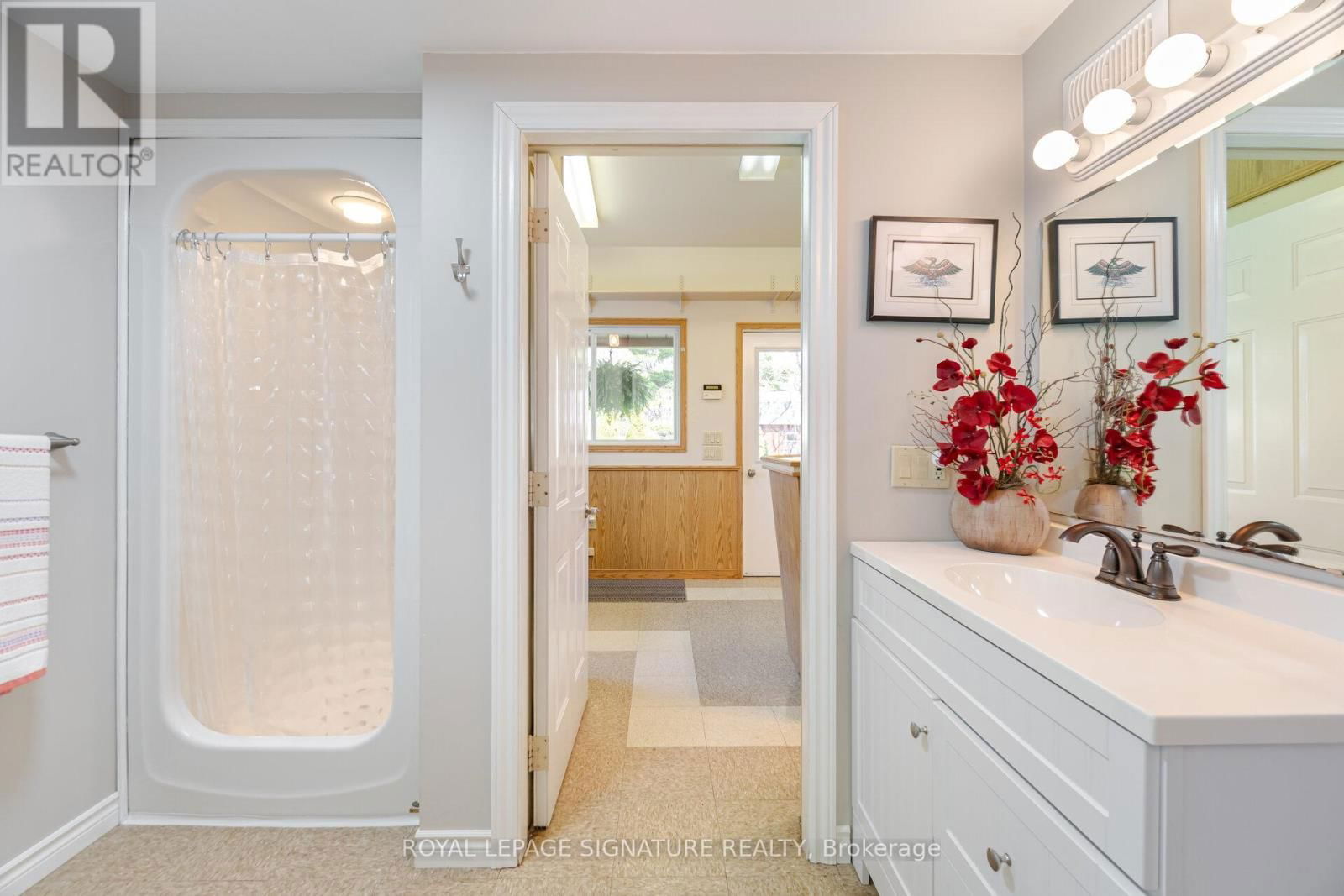 587 HILLCREST ROAD Image 48