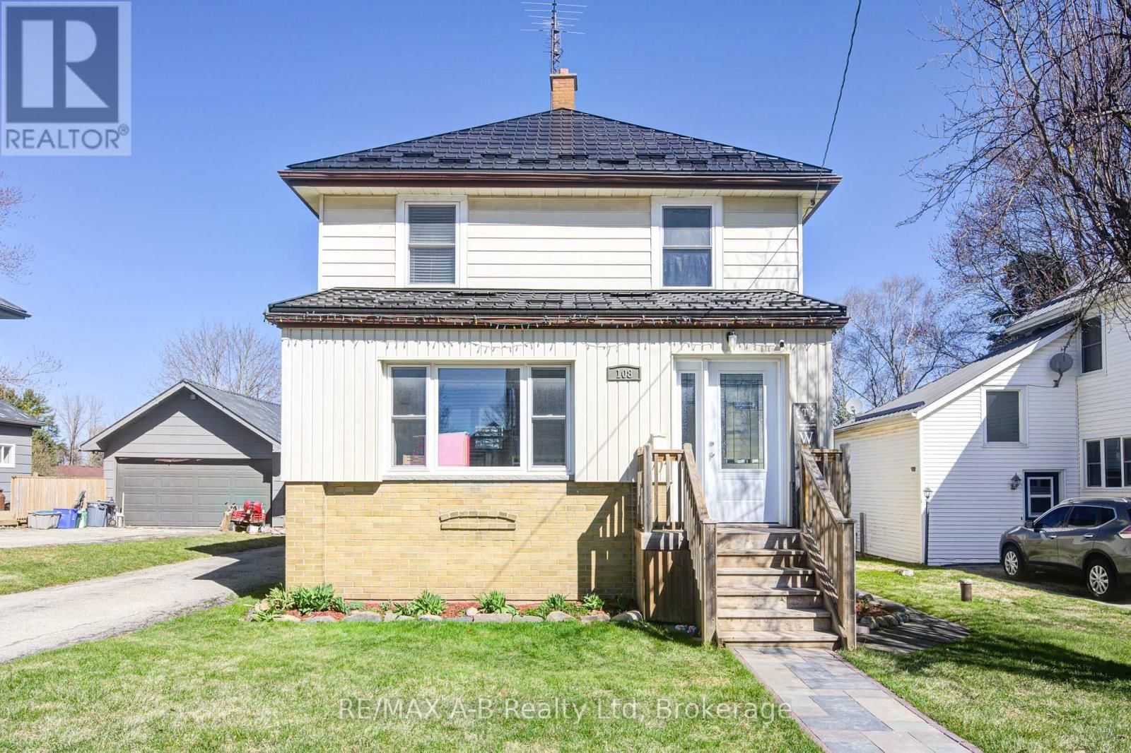 108 LOVEYS STREET EAST Image 2