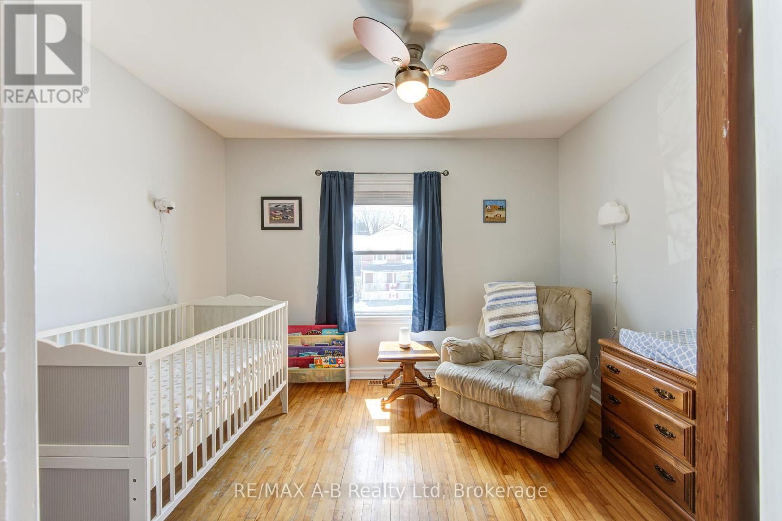 108 LOVEYS STREET EAST Image 26