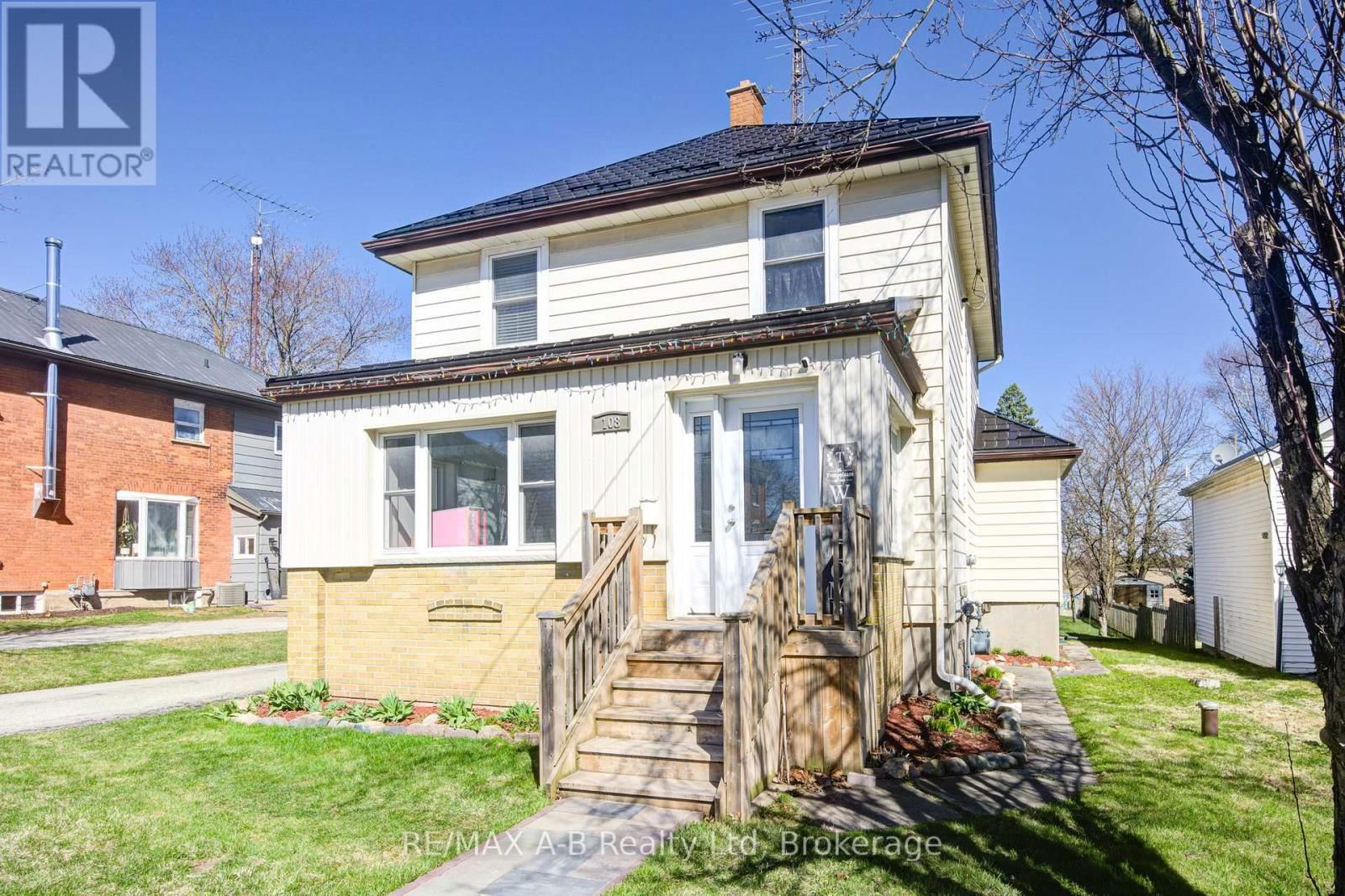 108 LOVEYS STREET EAST Image 3