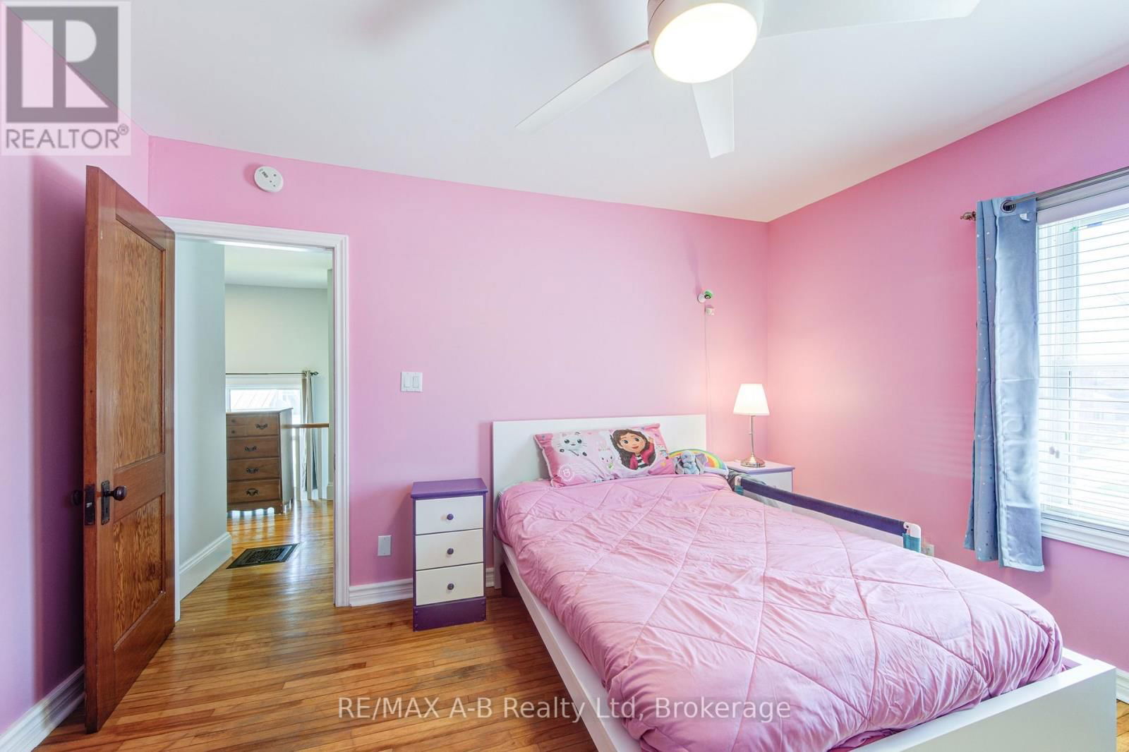 108 LOVEYS STREET EAST Image 30