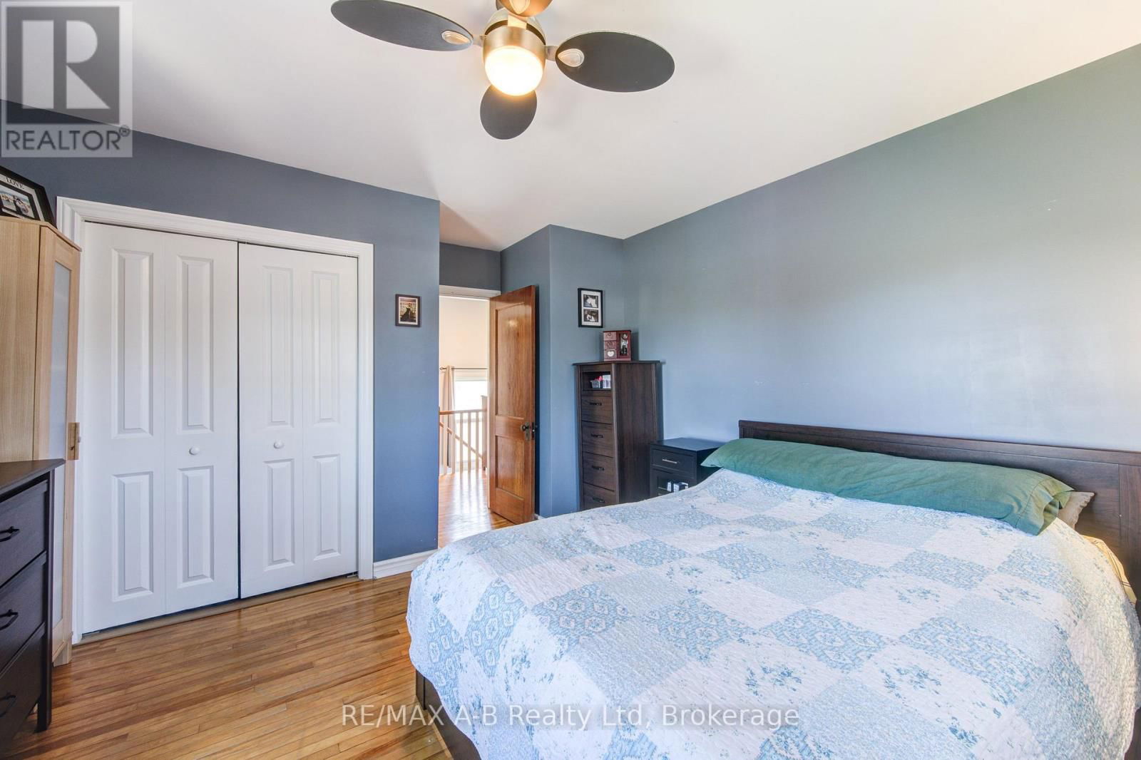108 LOVEYS STREET EAST Image 33