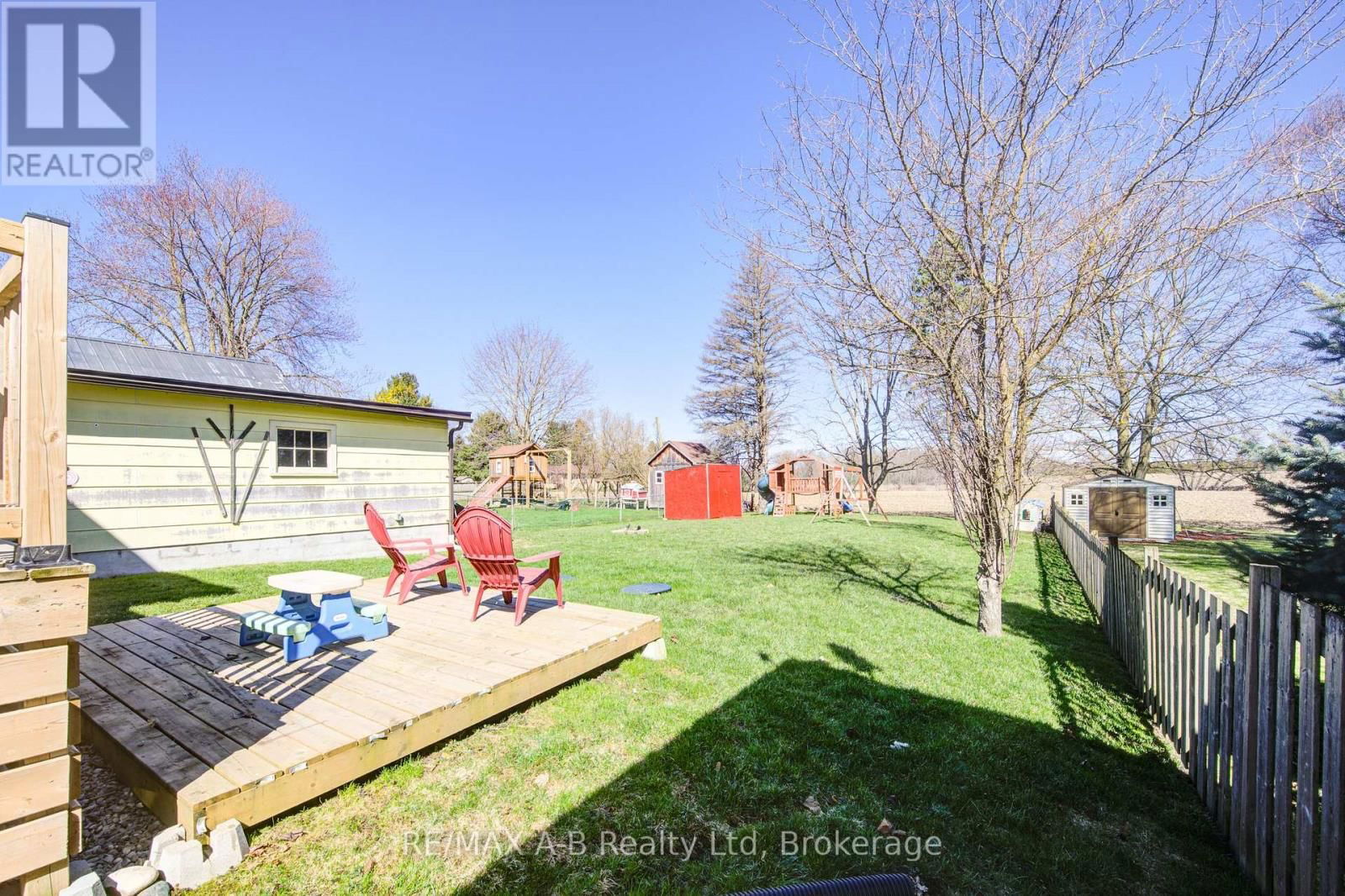 108 LOVEYS STREET EAST Image 34