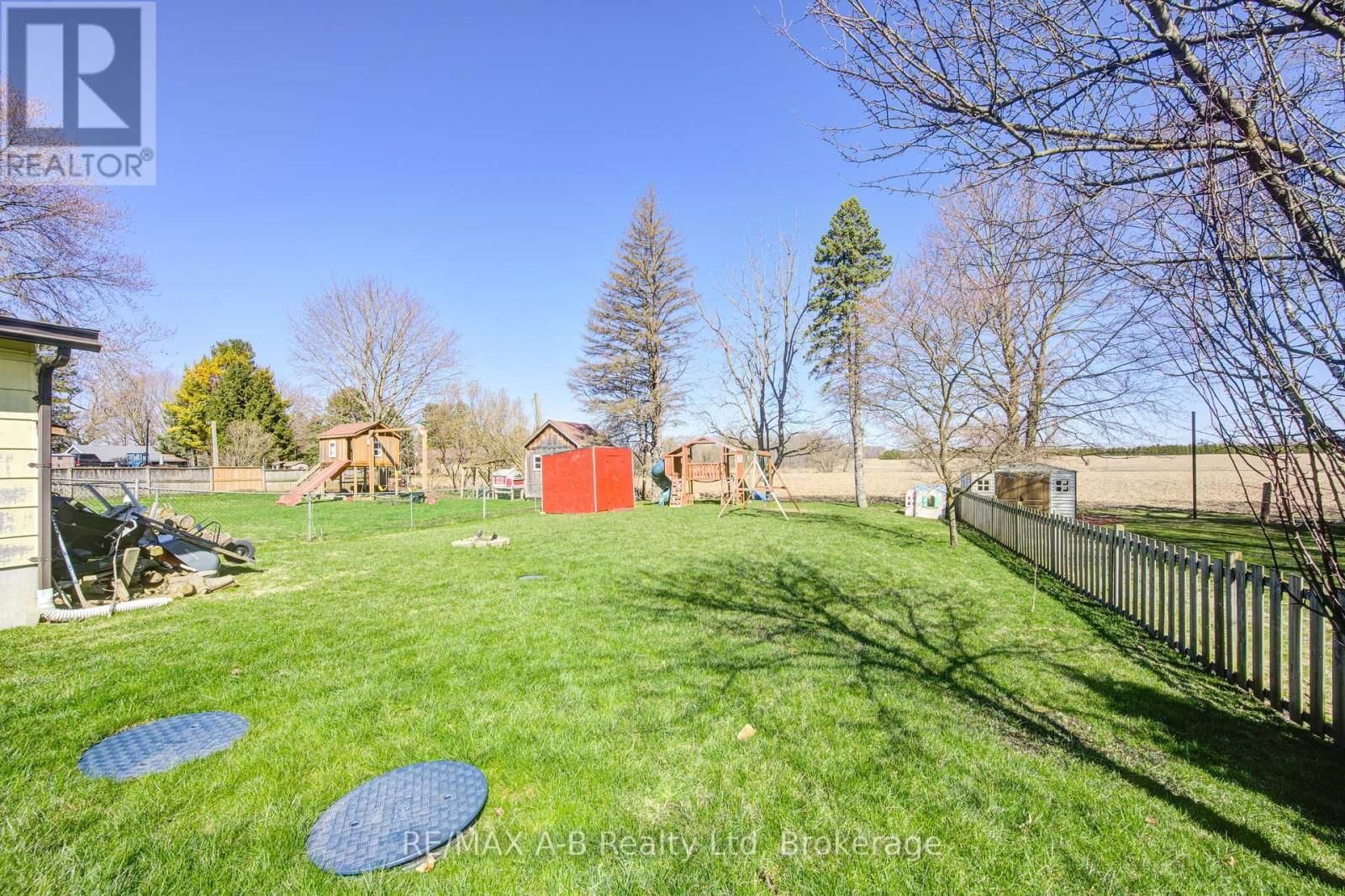 108 LOVEYS STREET EAST Image 35