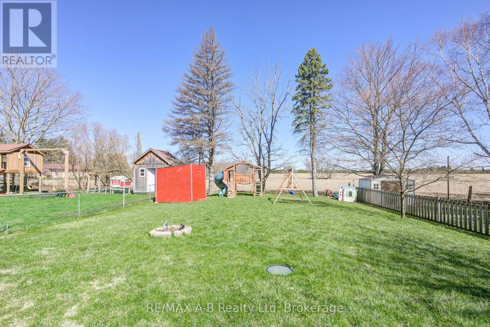 108 LOVEYS STREET EAST Image 36