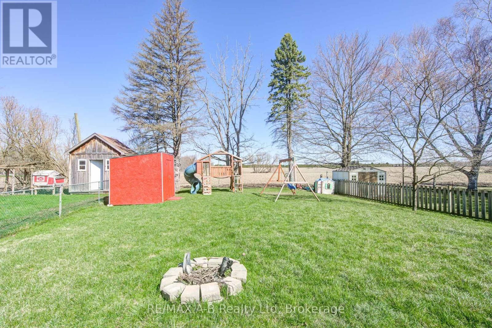 108 LOVEYS STREET EAST Image 37