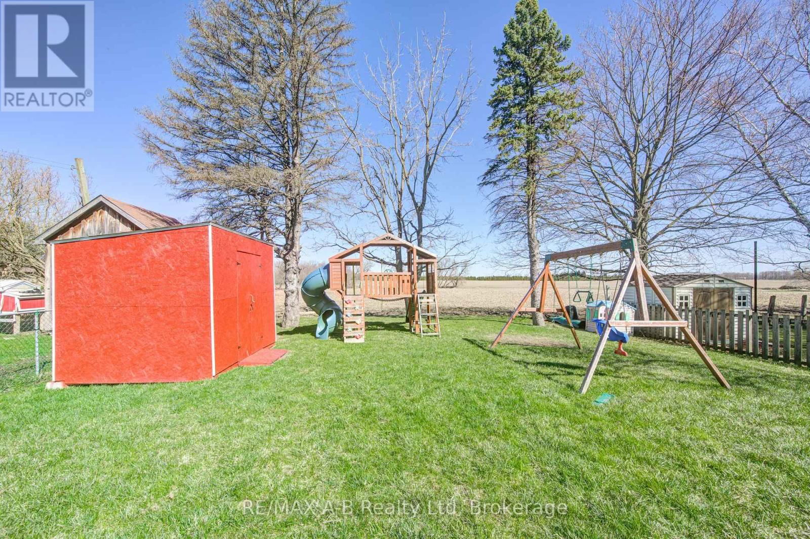 108 LOVEYS STREET EAST Image 38