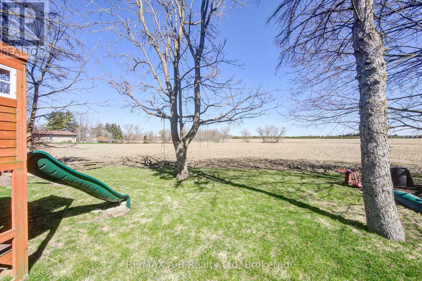 108 LOVEYS STREET EAST Image 39
