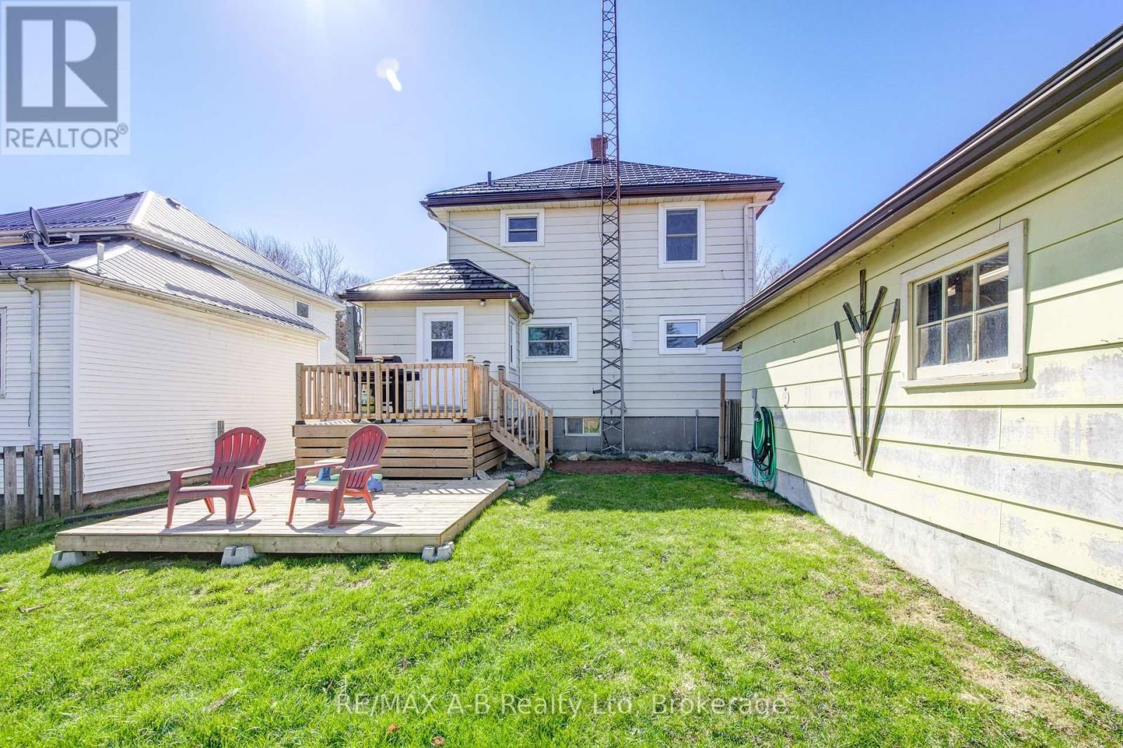 108 LOVEYS STREET EAST Image 41