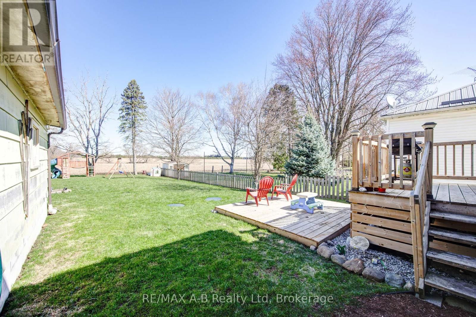 108 LOVEYS STREET EAST Image 42