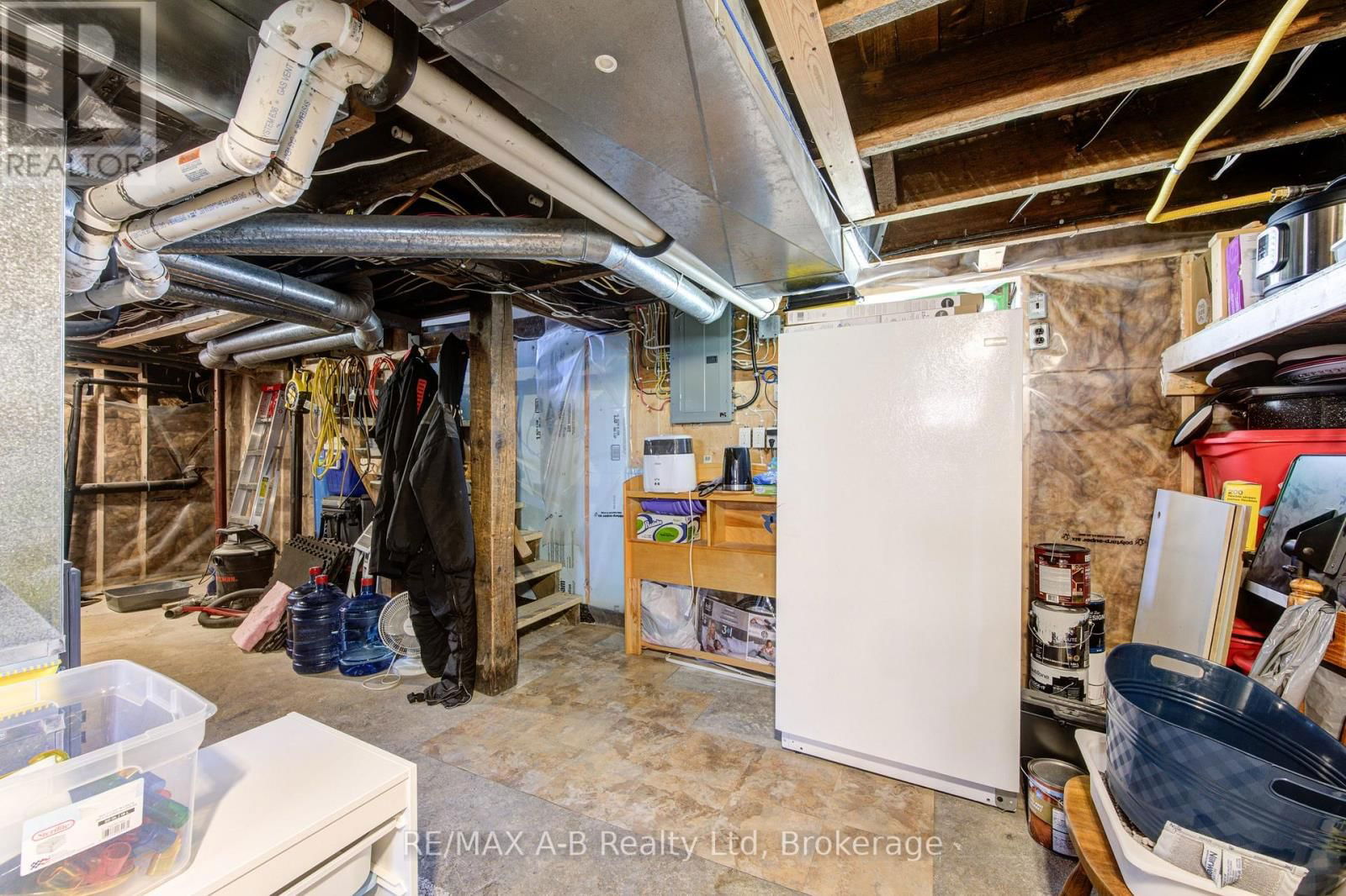 108 LOVEYS STREET EAST Image 45