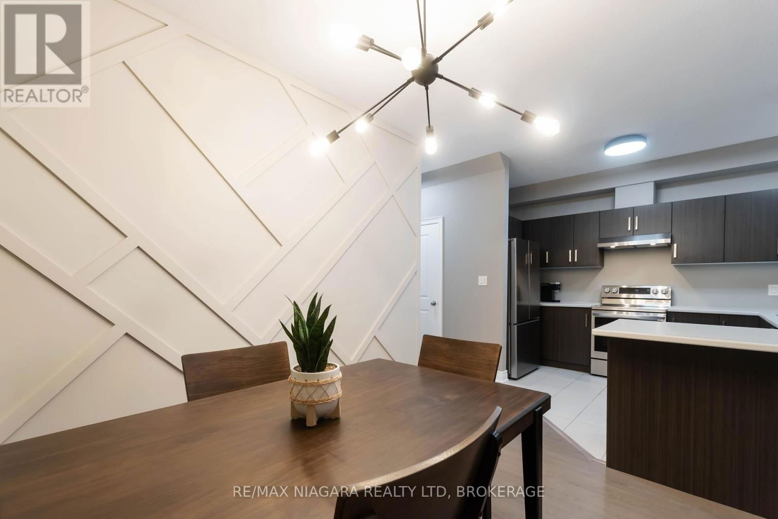 447 VIKING STREET Image 10