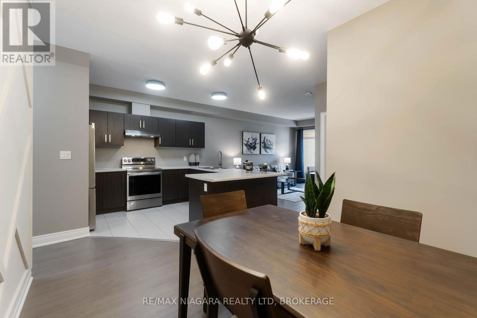 447 VIKING STREET Image 11