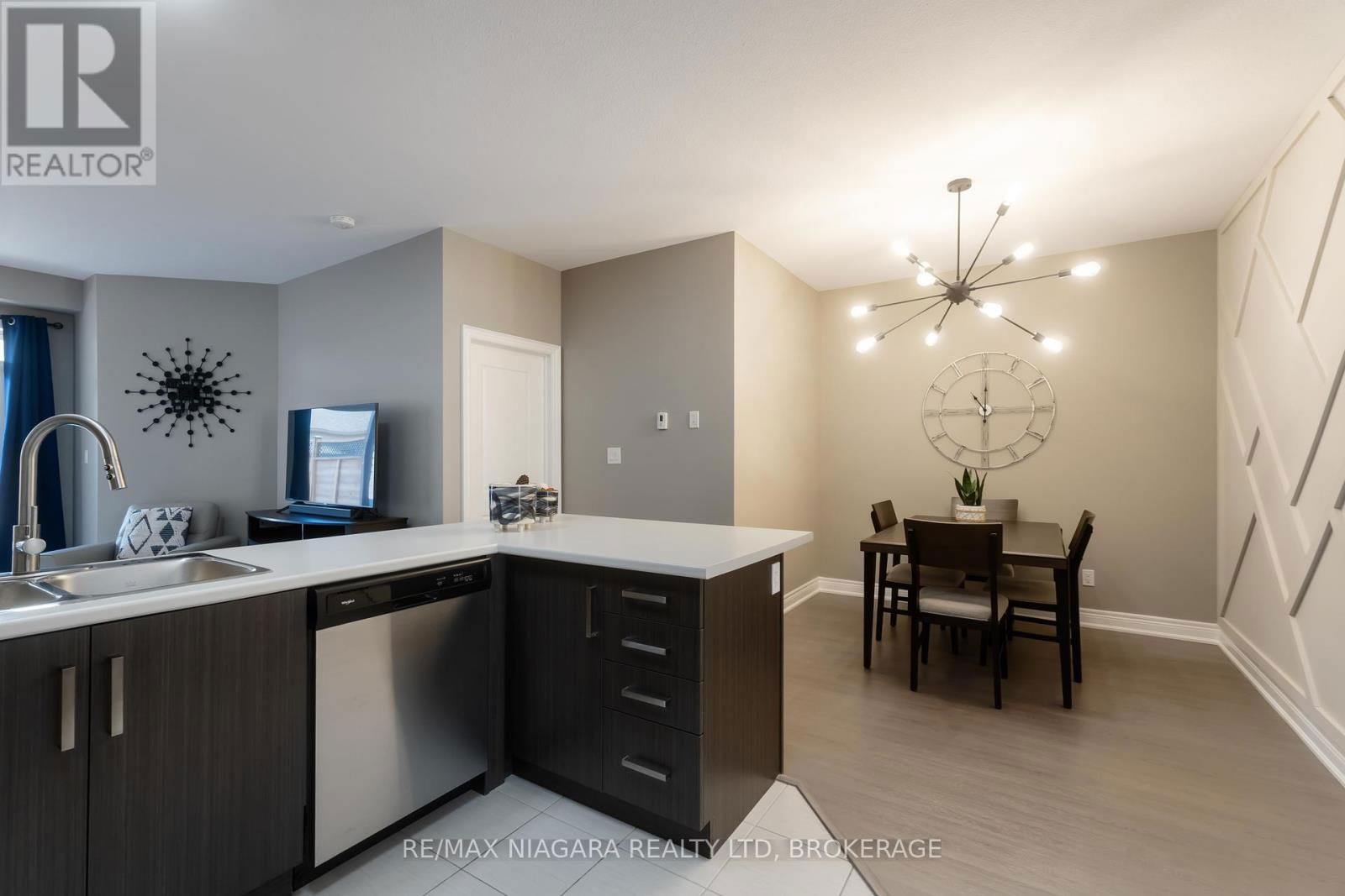447 VIKING STREET Image 15