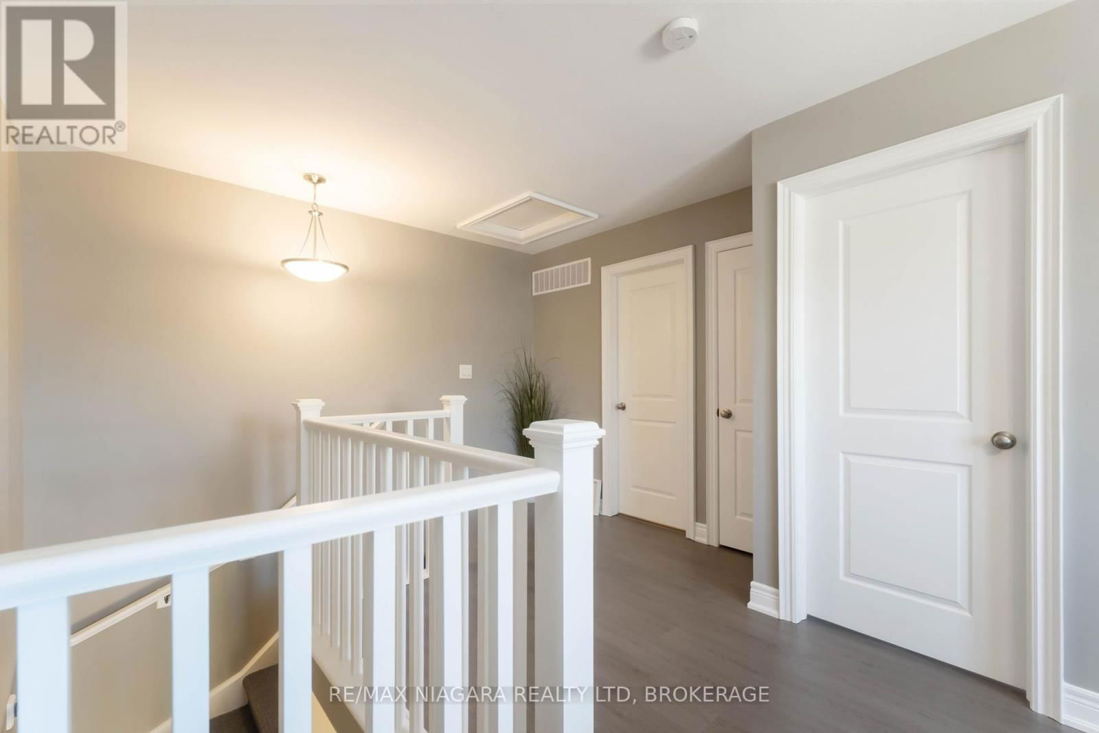 447 VIKING STREET Image 29