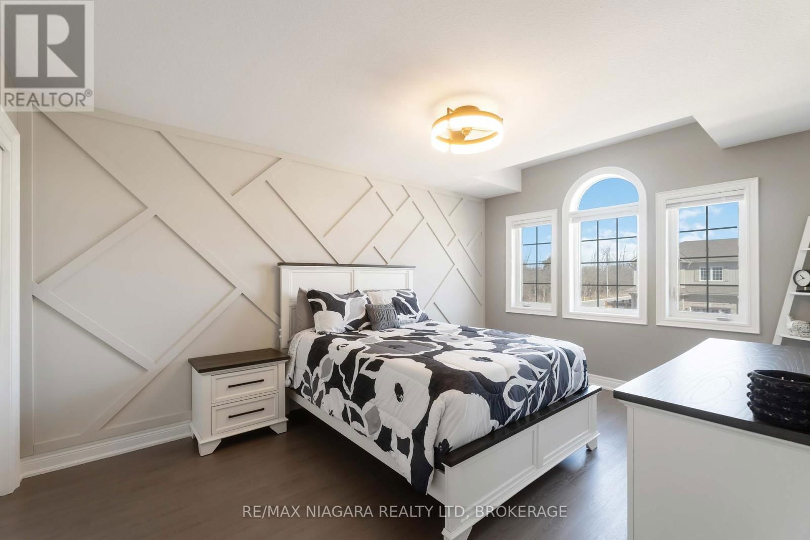 447 VIKING STREET Image 31