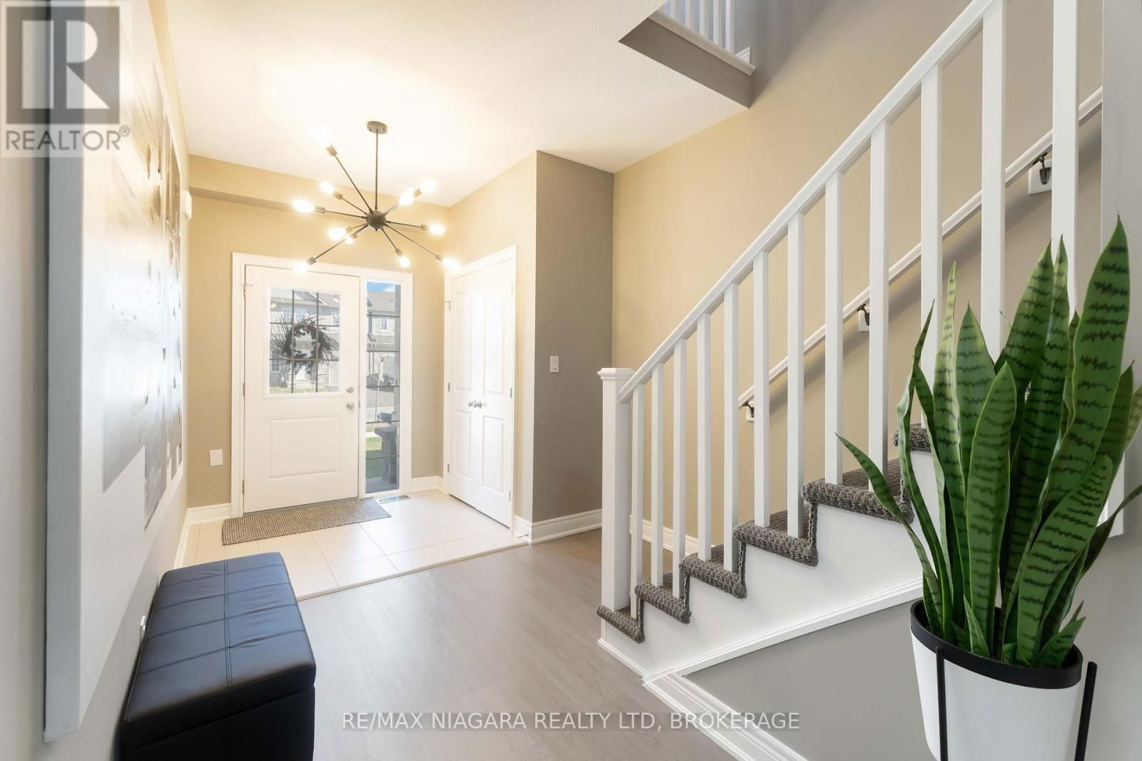 447 VIKING STREET Image 4