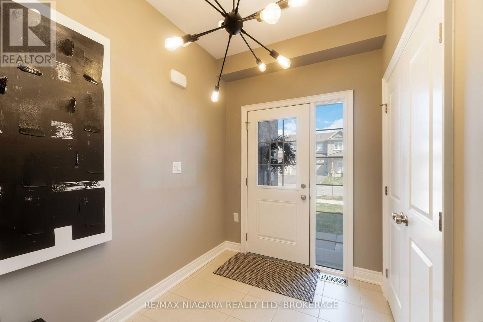447 VIKING STREET Image 5