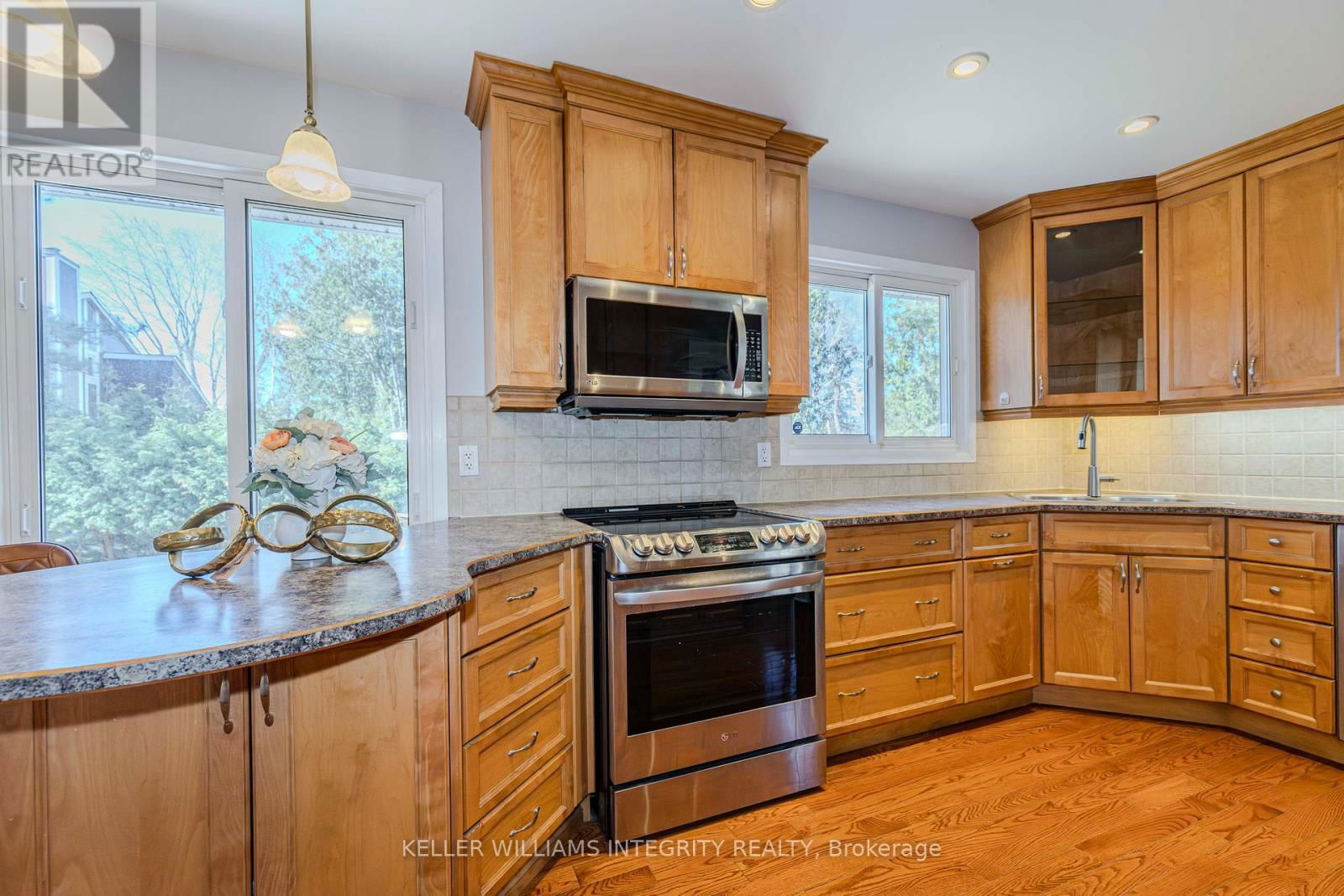 6 BEAUFORT DRIVE Image 20