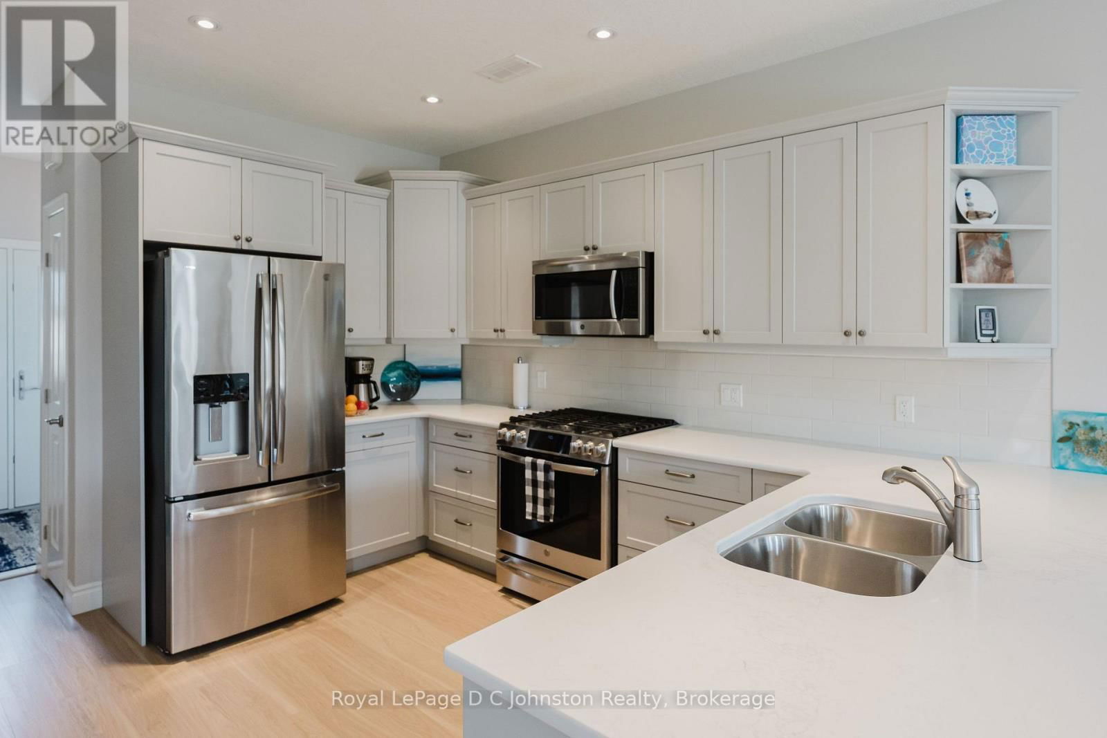 3 - 1050 WATERLOO STREET Image 9