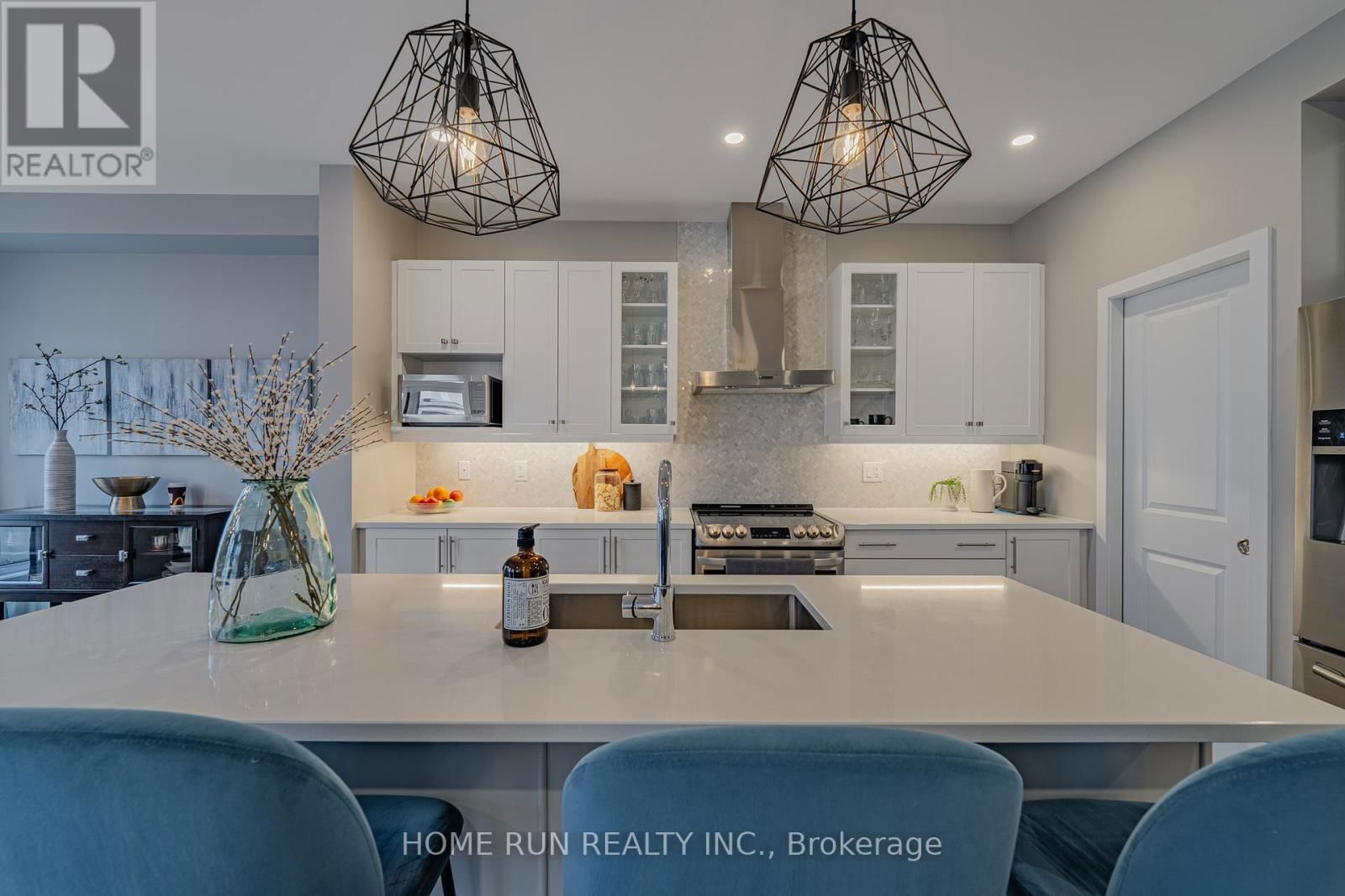 44 THUNDERBOLT STREET Image 16