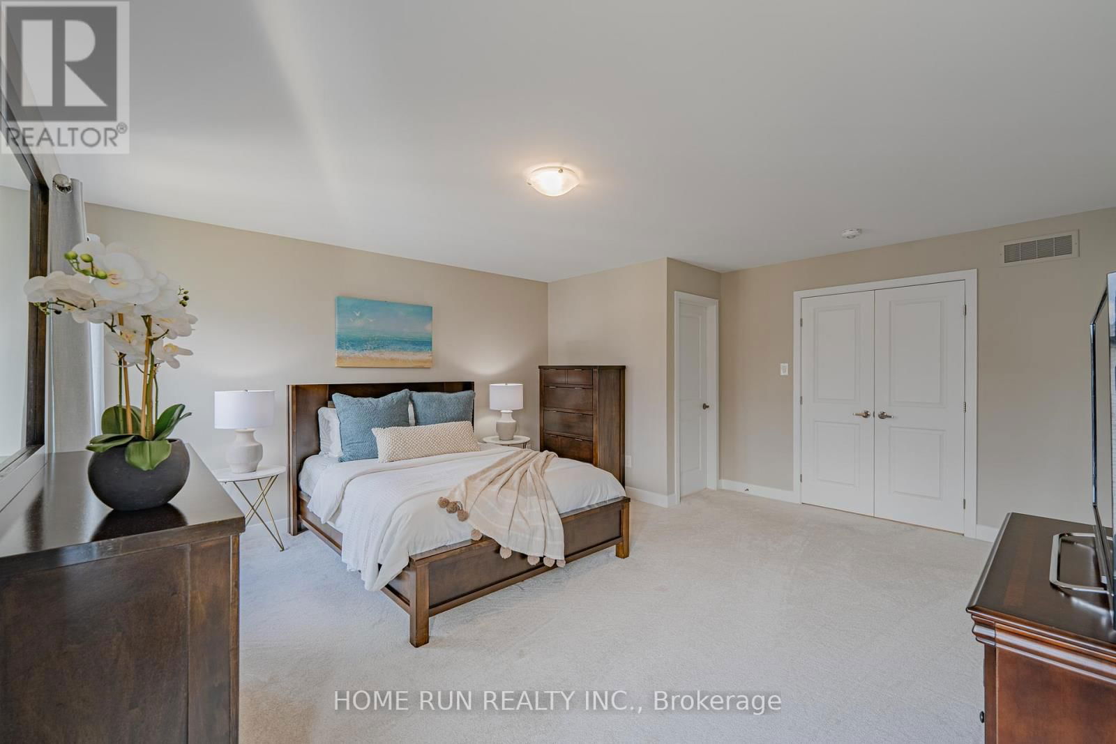 44 THUNDERBOLT STREET Image 31