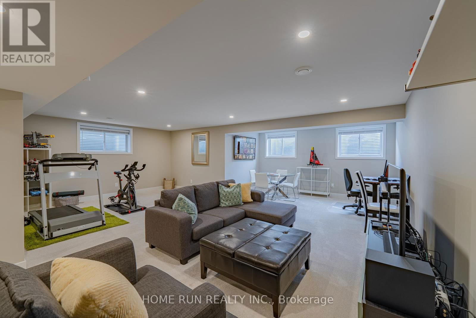 44 THUNDERBOLT STREET Image 43