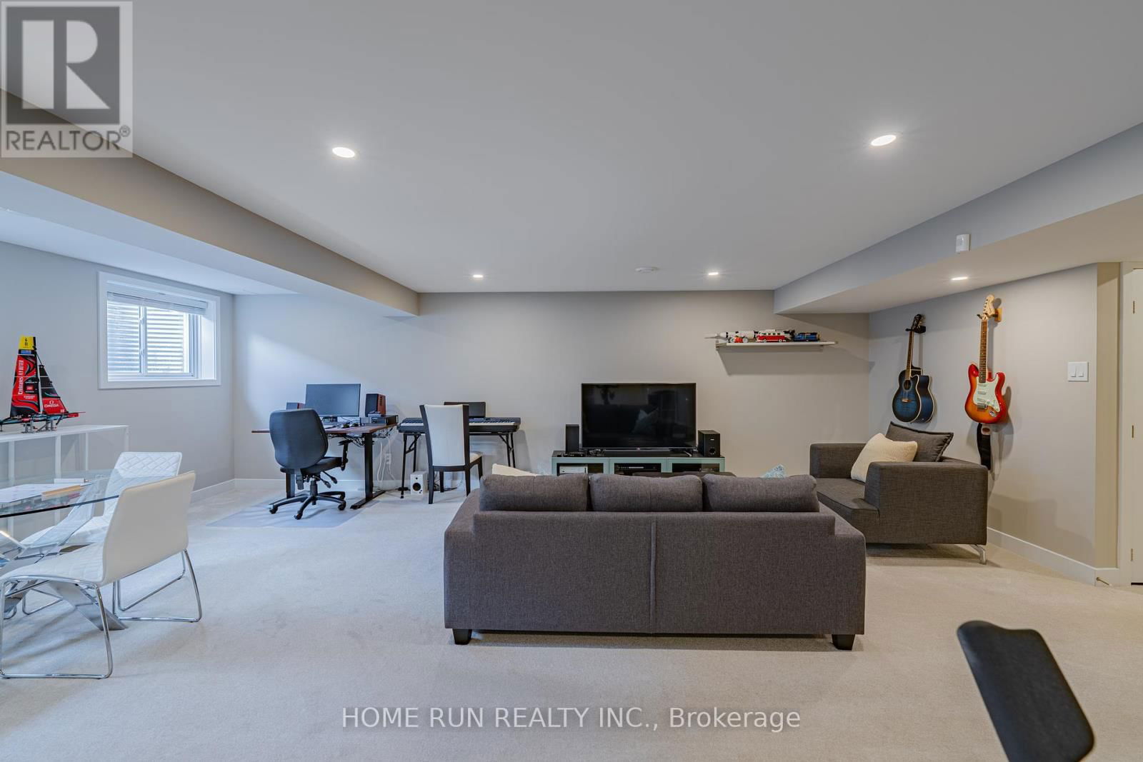 44 THUNDERBOLT STREET Image 50