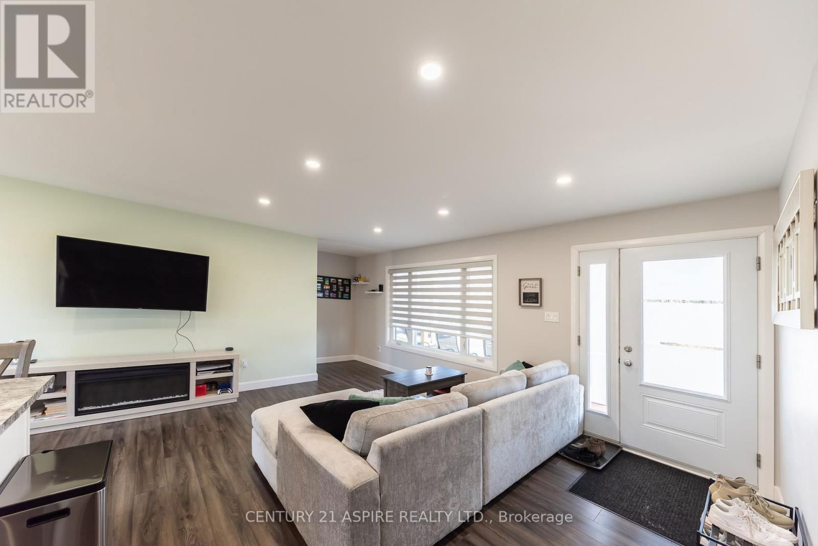 491 HERBERT STREET Image 13