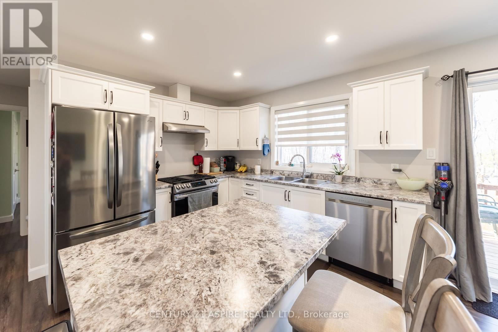 491 HERBERT STREET Image 16