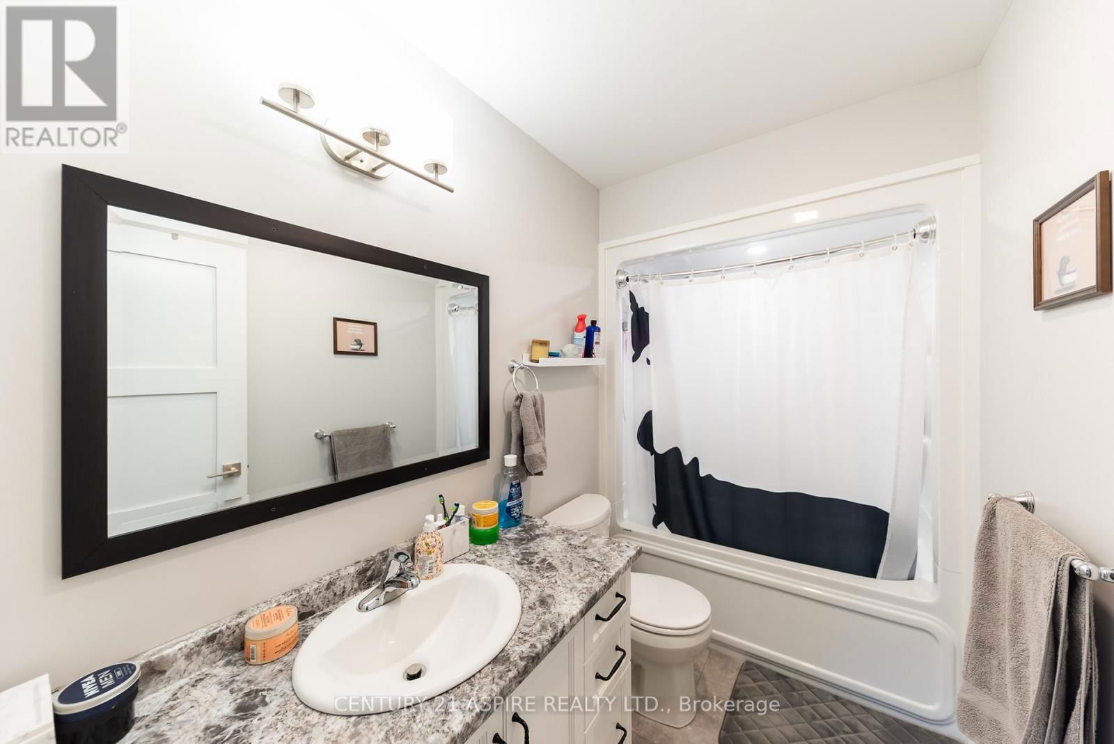 491 HERBERT STREET Image 23