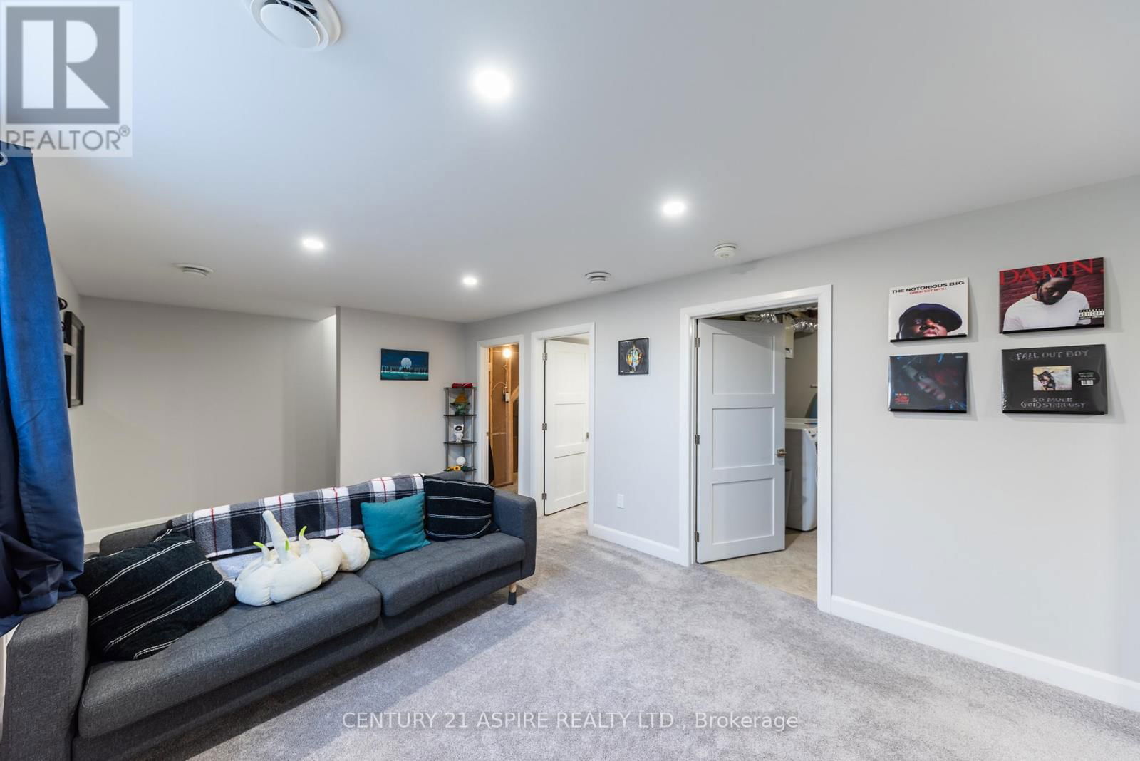 491 HERBERT STREET Image 27