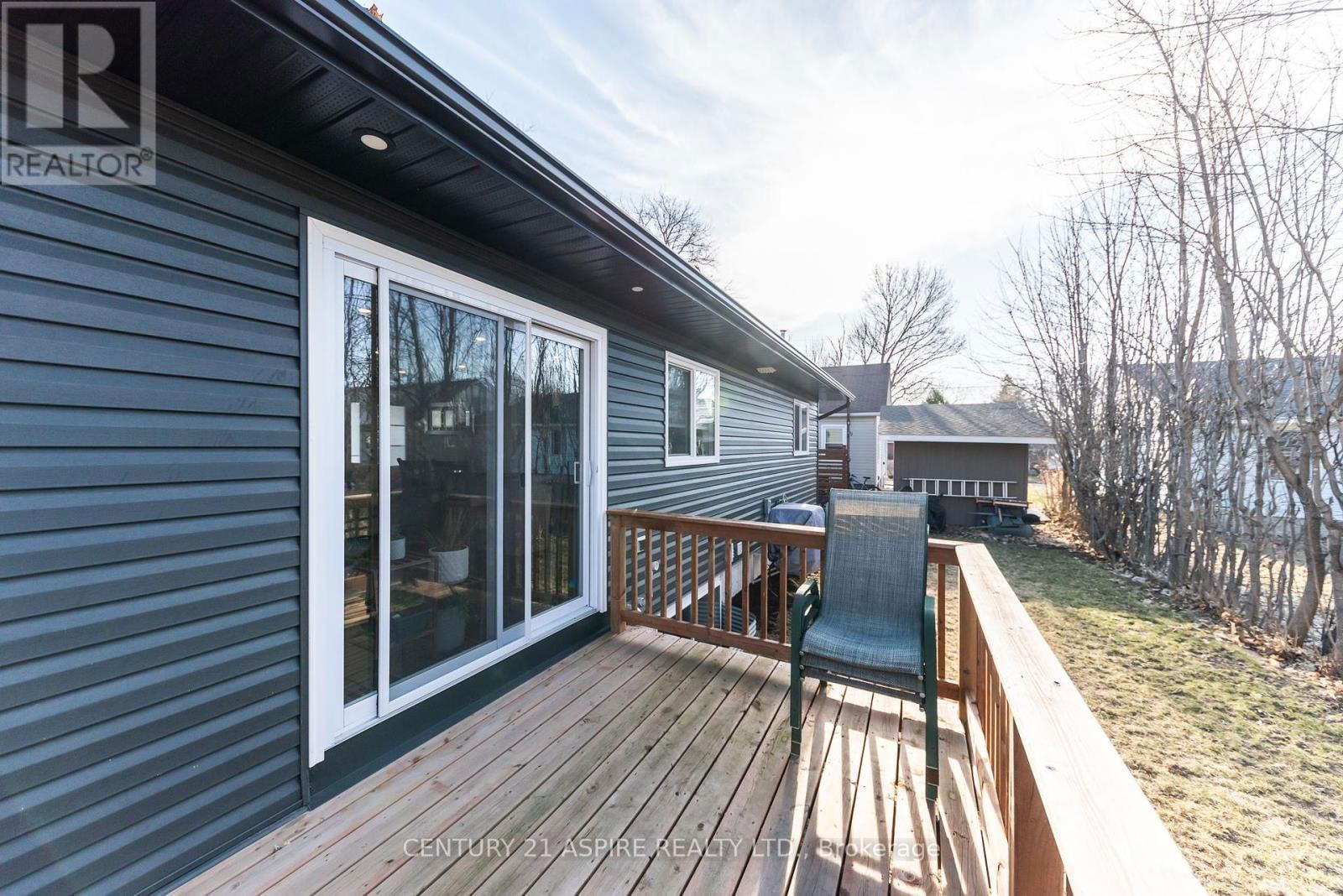 491 HERBERT STREET Image 8