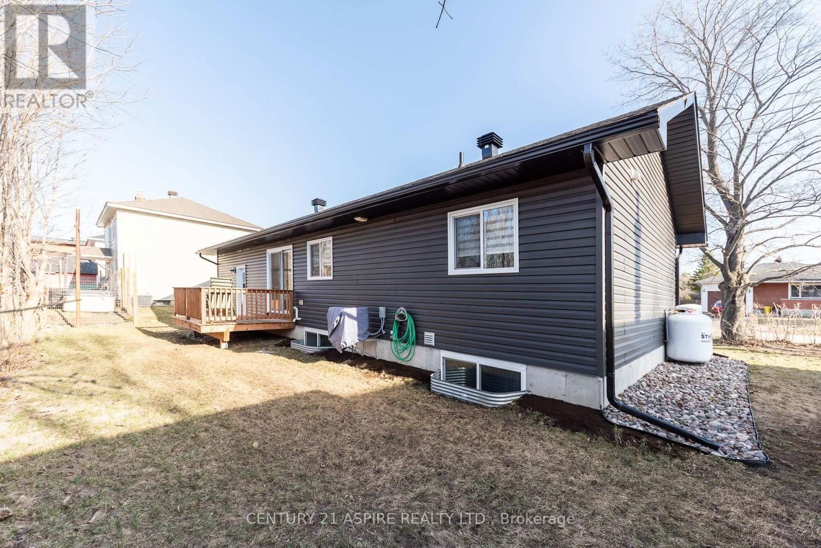 491 HERBERT STREET Image 9