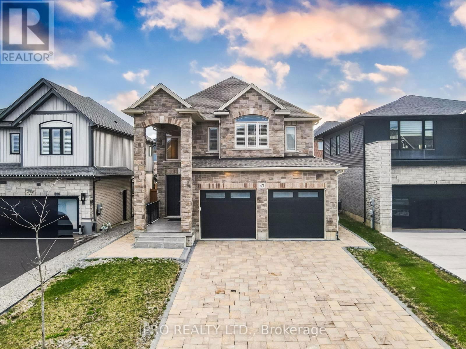 47 HOMESTEAD WAY Image 1