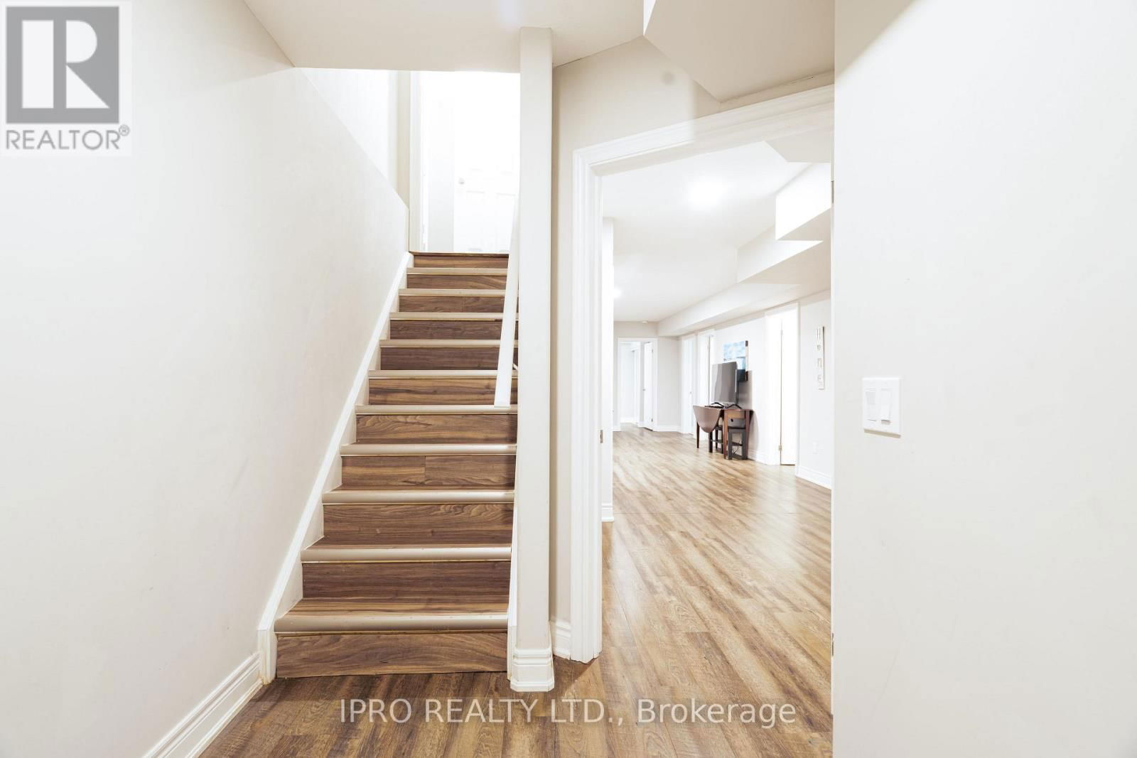 47 HOMESTEAD WAY Image 32