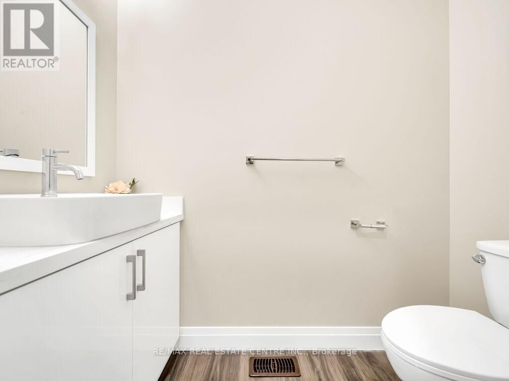 256 KING STREET WEST Image 12