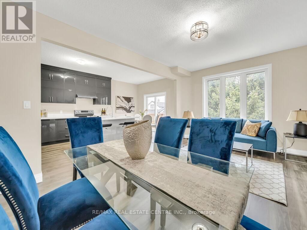256 KING STREET WEST Image 17