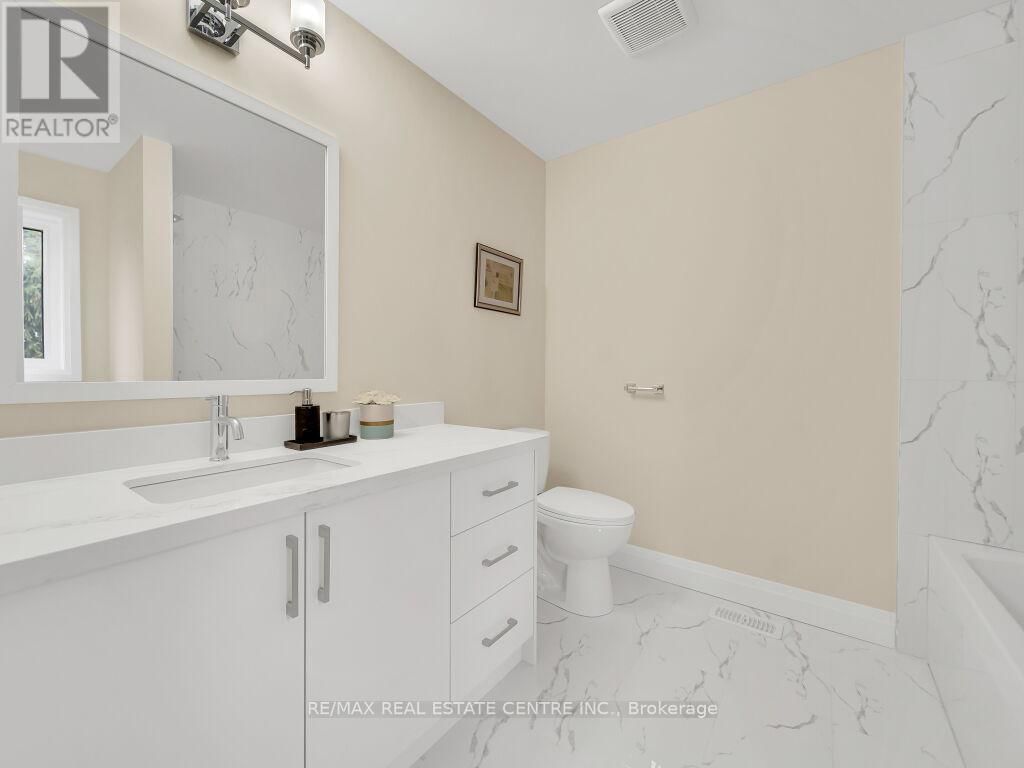256 KING STREET WEST Image 25