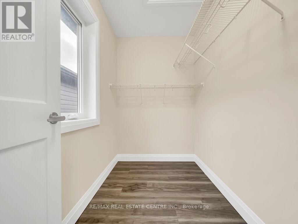 256 KING STREET WEST Image 30