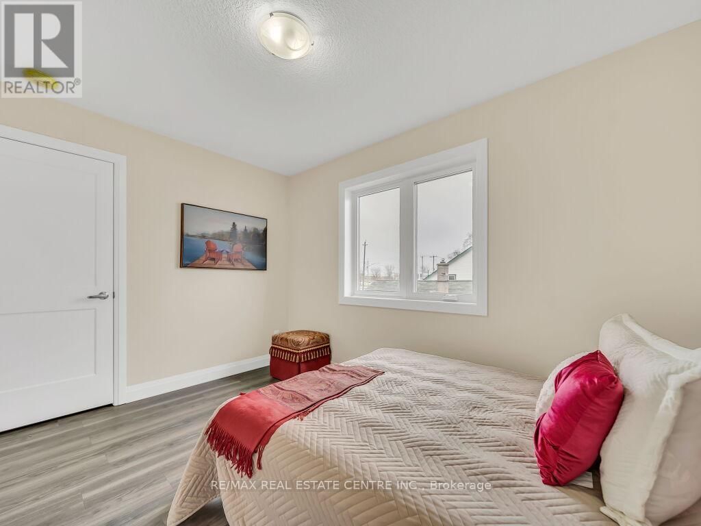 256 KING STREET WEST Image 33