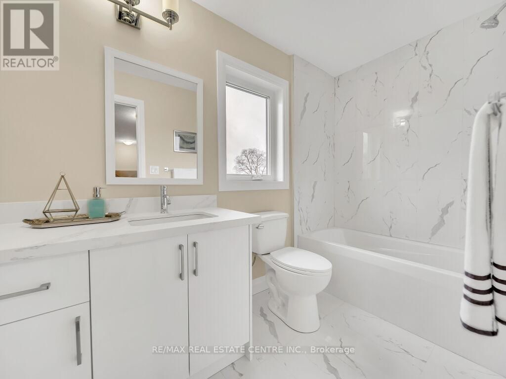 256 KING STREET WEST Image 34