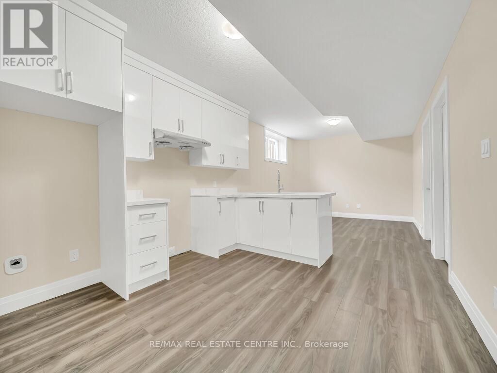 256 KING STREET WEST Image 40